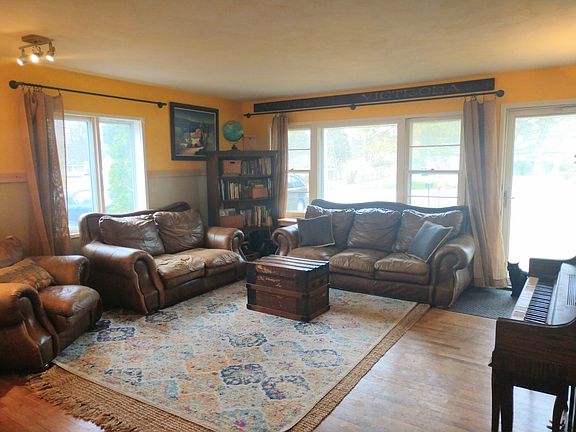 5th image of 34 Birchwood Ln