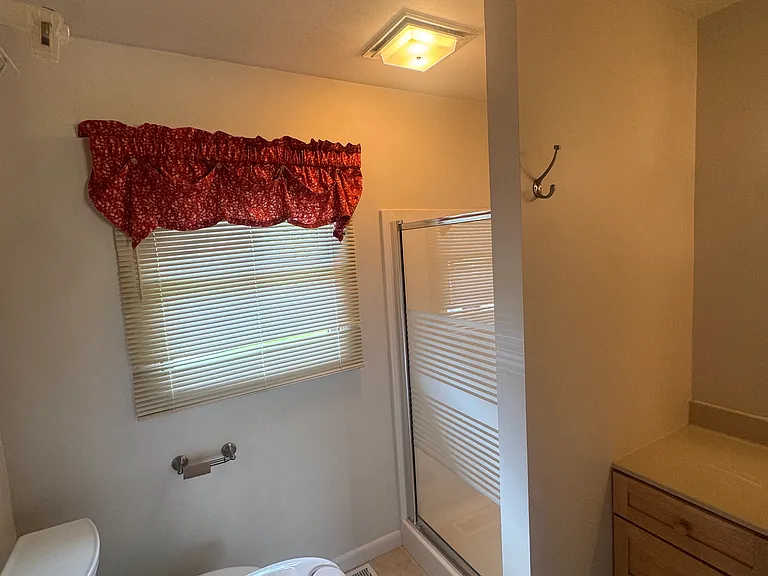 1655 E 400 N — Photo 15