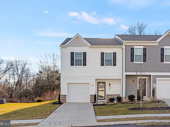 310 Maple Run Dr, York, PA 17404