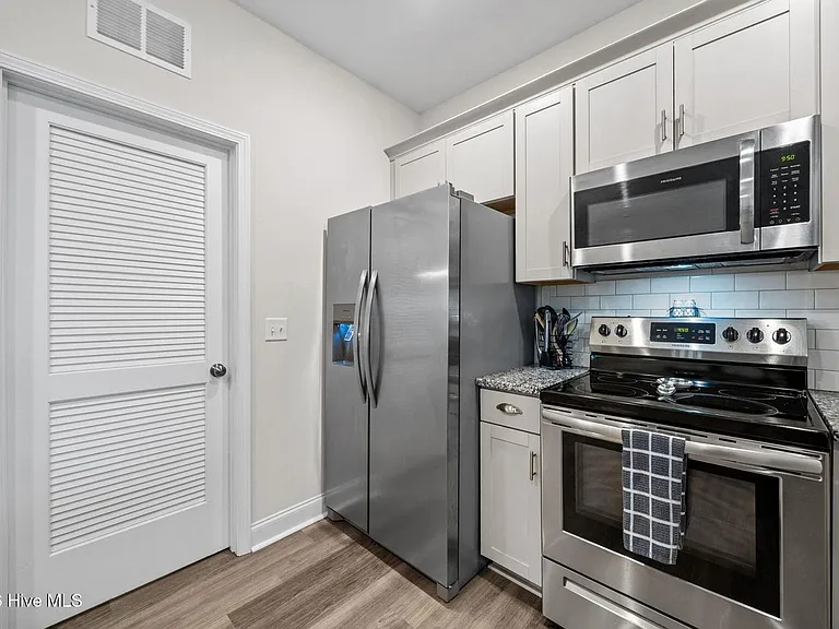 3982 Eclipse Ave NE — Photo 10