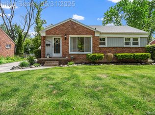 31561 Lamar Dr, Farmington, MI 48336