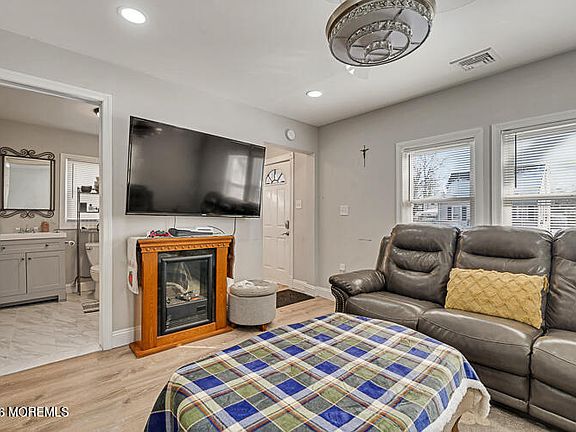 4th image of 431 S Laurel Avenue