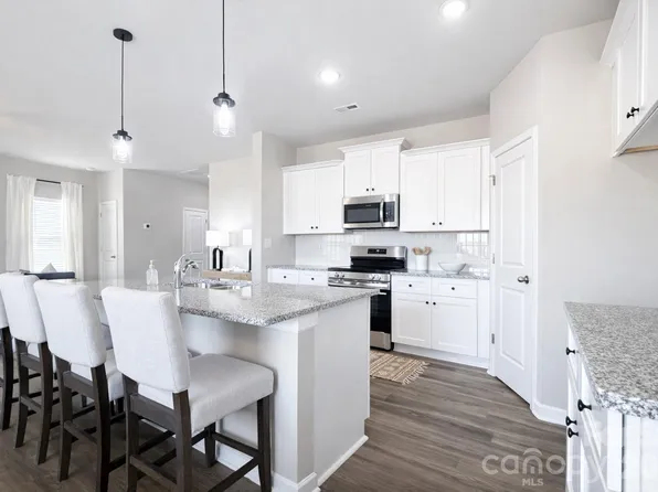 206 Roxanna Ct, Shelby, NC 28152