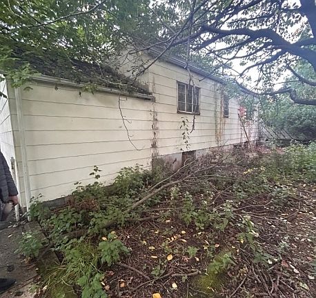 5th image of 24-08 Arcadia Rd