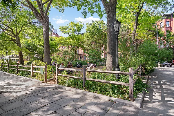 Rented by SERHANT. | media 13