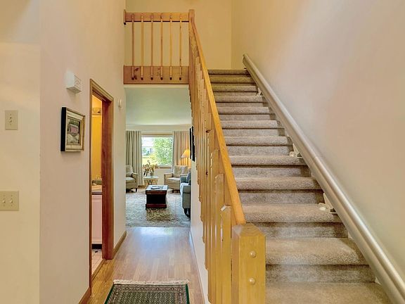 5th image of 6 South Court Drive
