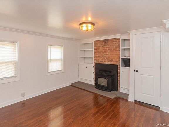 4th image of 30 Tobins Ln