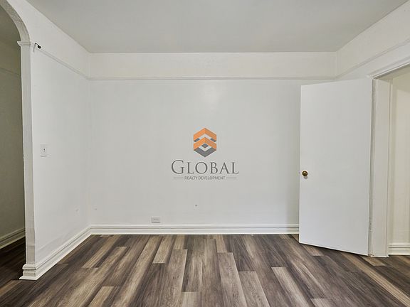 5th image of 655 E 223rd St APT 2E