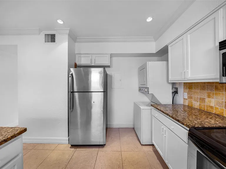 7801 Hispanola Ave #5 — Photo 5