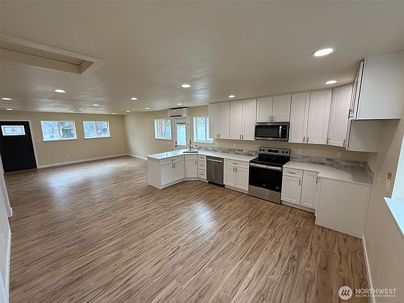 3rd image of 313 W 11th Avenue