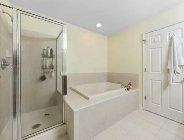 606 Turnberry Ct — Photo 4