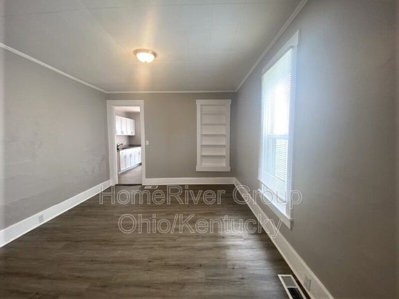 5th image of 922 E Pearl St