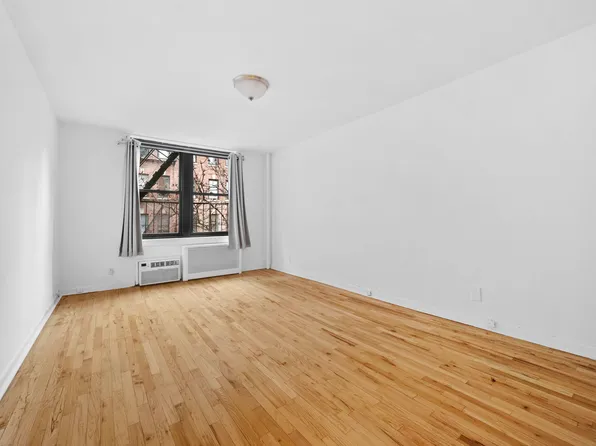 240 East 30th Street image 4 of 9