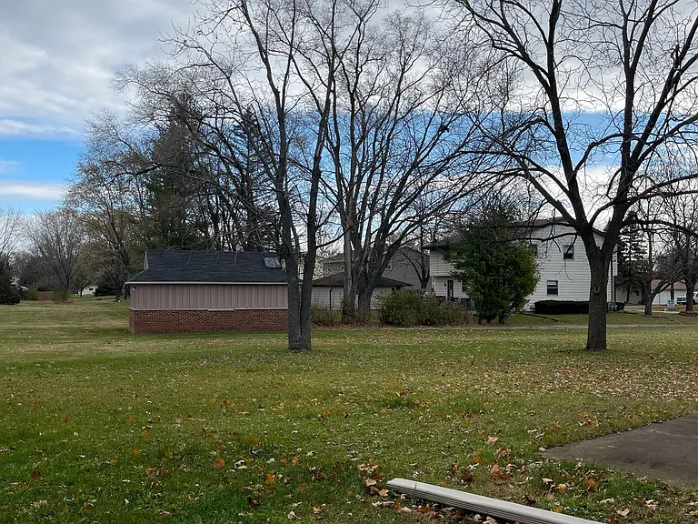 W150S7046 Cornell Cir — Photo 25