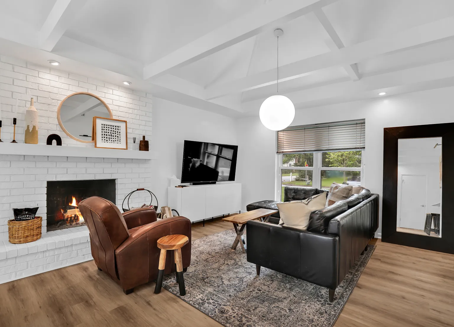 3 bed, 1408 sqft, $3,800 — Photo 1