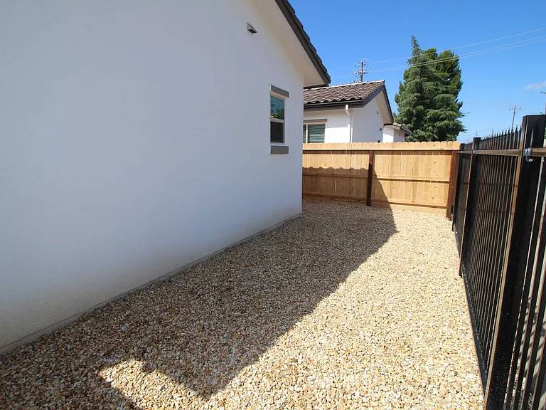 2343 N Arthur Ave — Photo 10