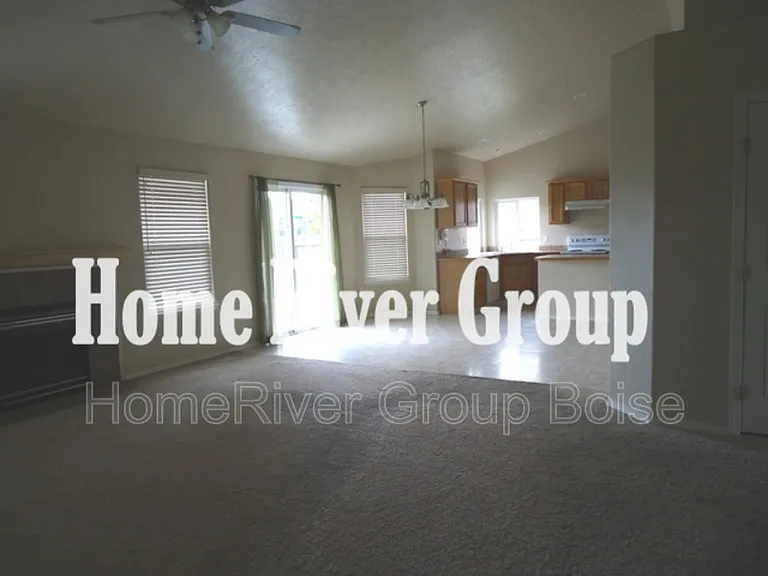 378 E Washakie St — Photo 6