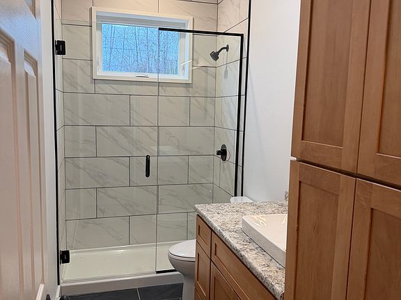 3rd image of 516 Marsh Rd #2