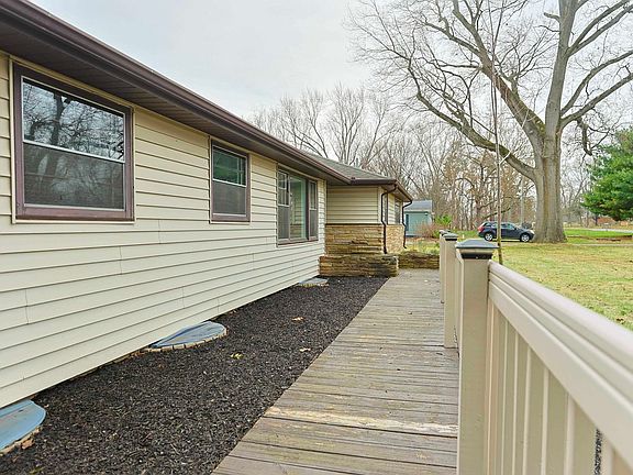3rd image of 55136 Sundown Rd