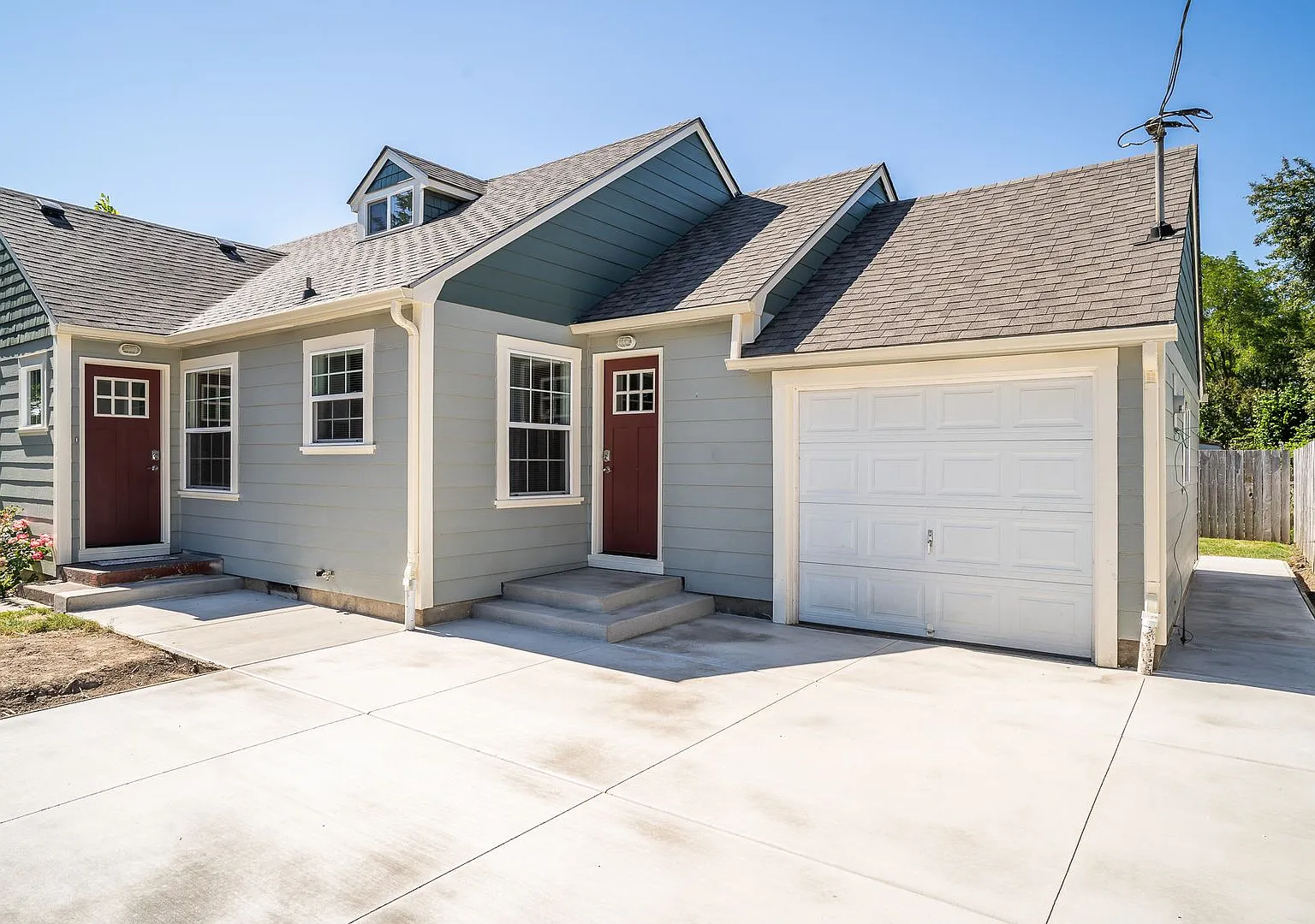 3-Bedroom 2 Bath Classic Cape Cod House (A/C) NE Albany, $2,395 — Photo 1