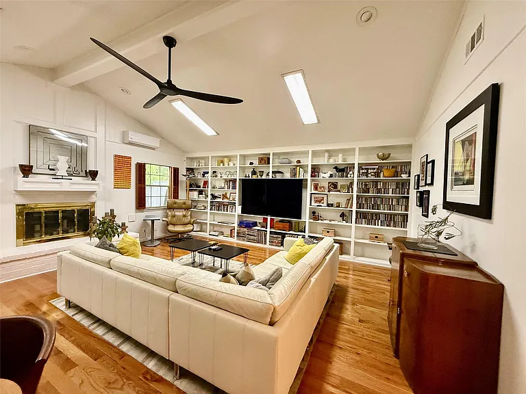 922 Hector Ave — Photo 4