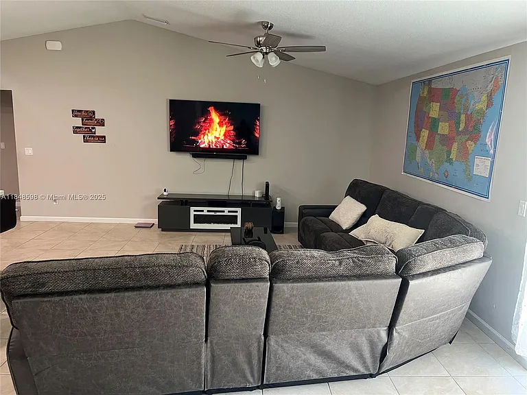 172 SW Langfield Ave — Photo 5
