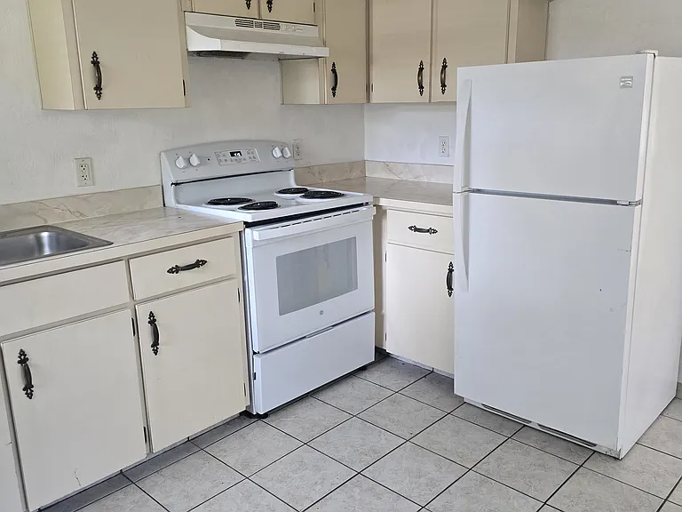 765 Georgia St — Photo 24