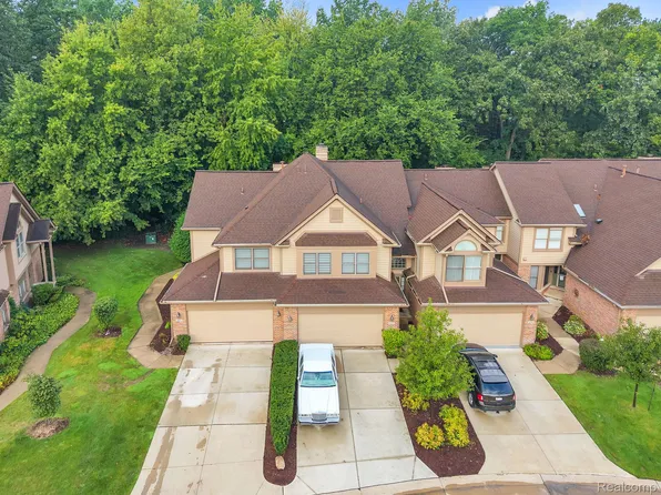 5353 Royal Vale Ln, Dearborn, MI 48126