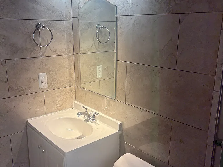 1412 Clinton St — Photo 5