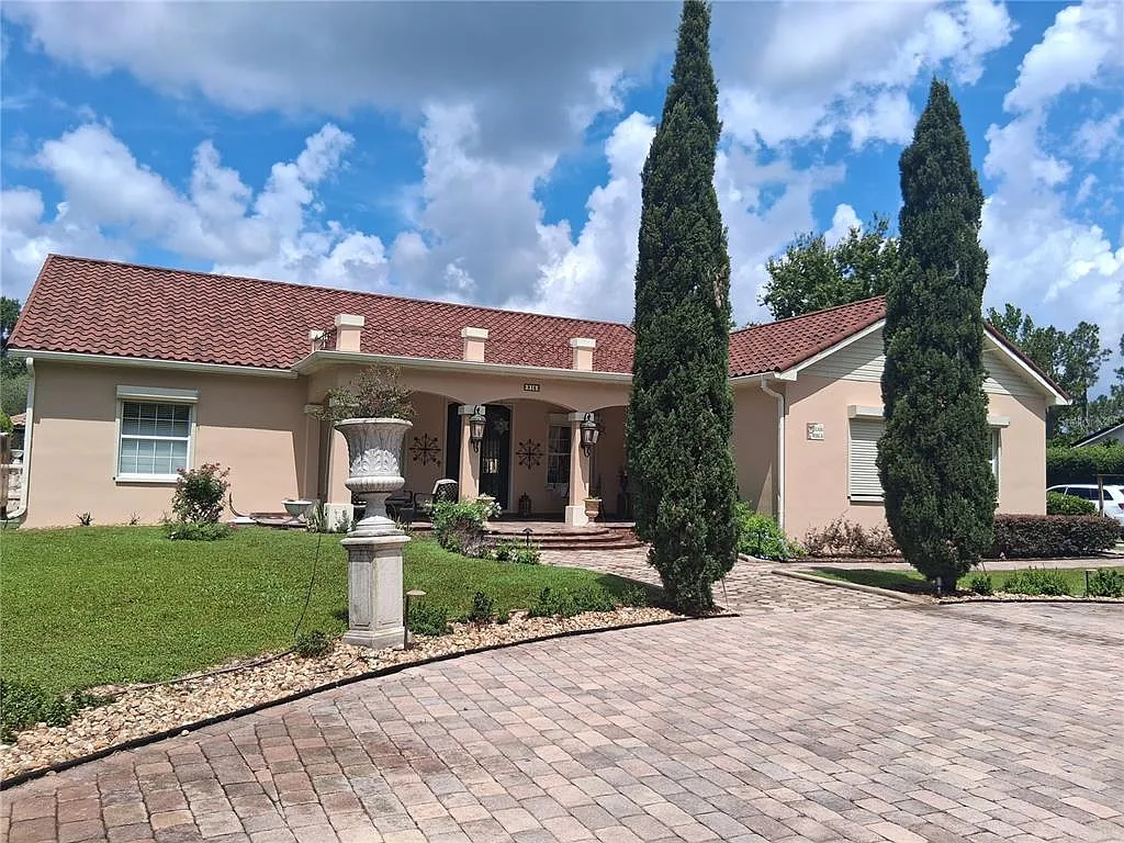 4 bed, 3.0 bath, 2119 sqft, $6,000 — Photo 2