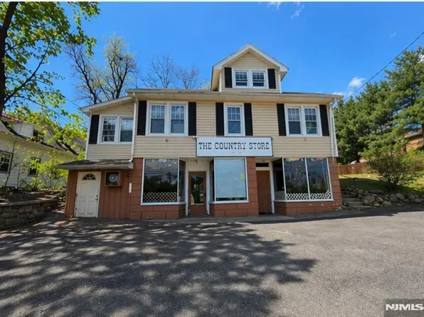 729 Rivervale Rd, Rivervale, NJ 07675