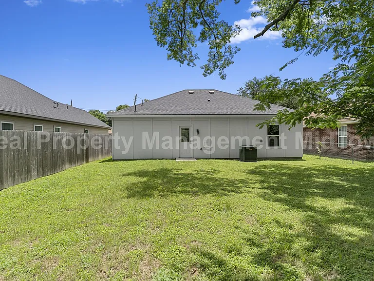 3331 Spring Ave — Photo 17