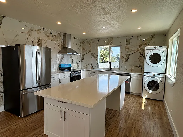236 Vernon Ave #1 — Photo 2