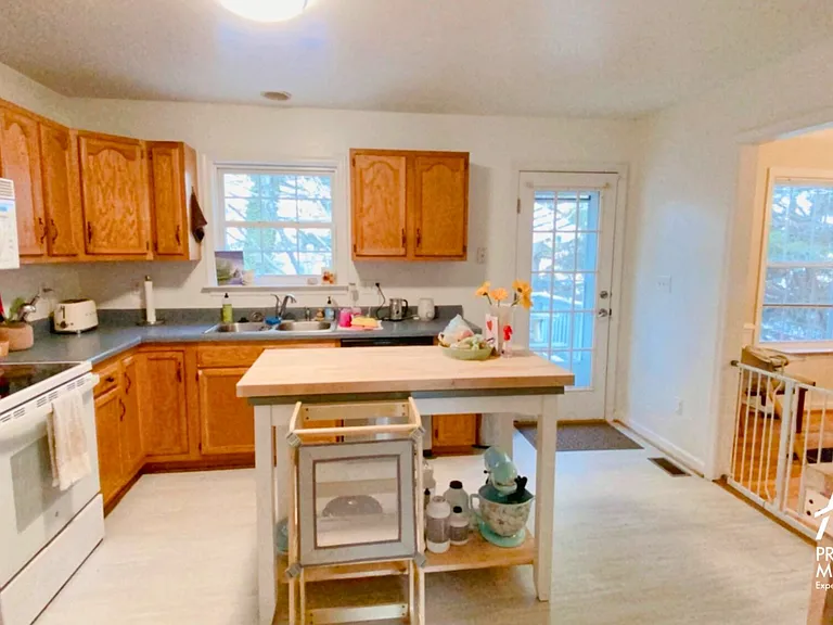 1003 Wintergreen Ln — Photo 38