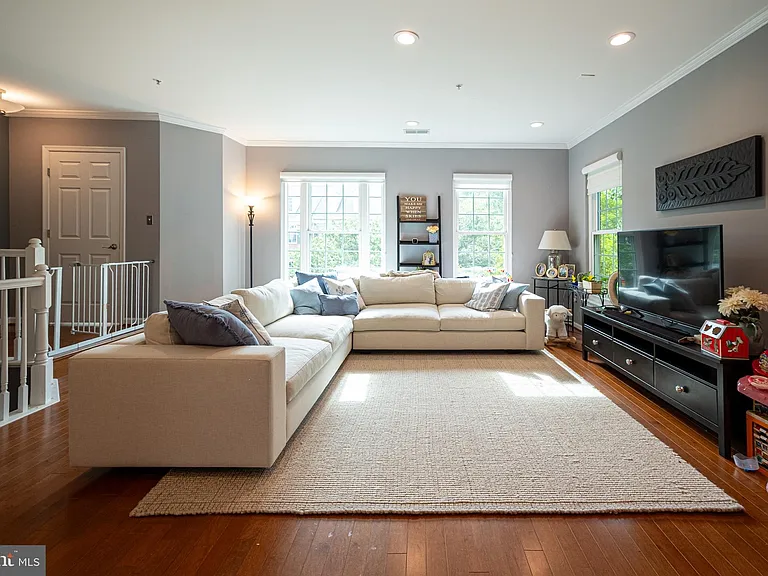 1639 Hunting Creek Dr #B — Photo 1