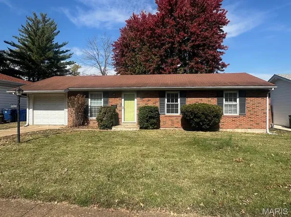 1225 Fox Run Dr, Florissant, MO 63033