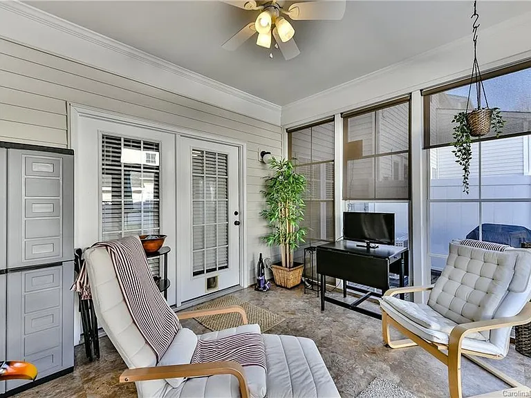 2151 Lake Breeze Ln — Photo 15