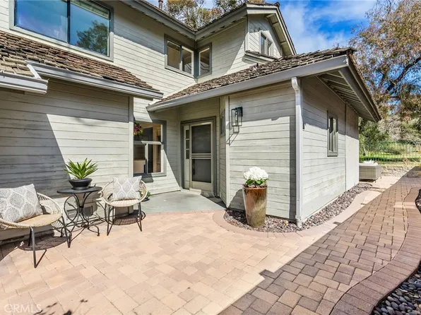 2048 Meadow View Ln, Costa Mesa, CA 92627