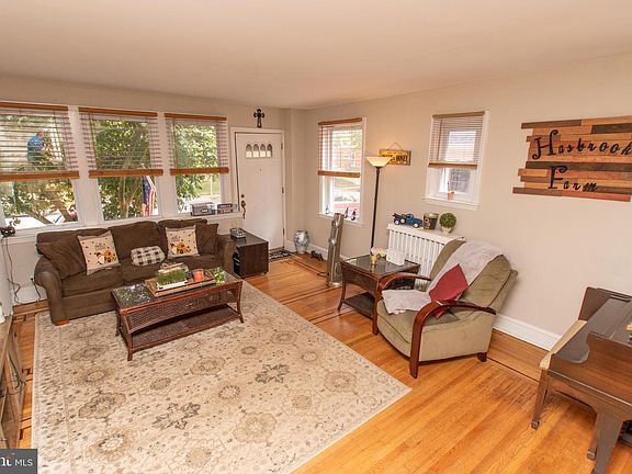 4th image of 7704 Hasbrook Ave