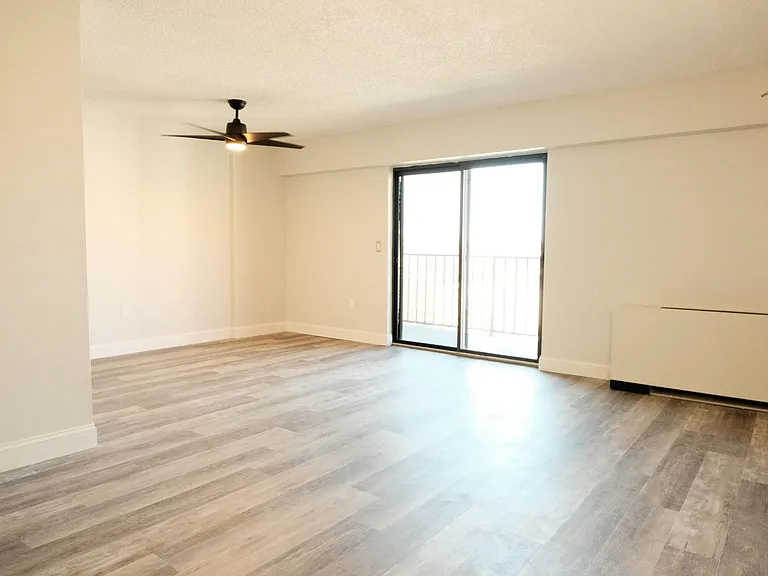 10 N Wood Ave #419 — Photo 12