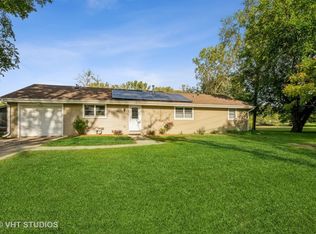 2909 Holiday Dr, Holiday Hills, IL 60051