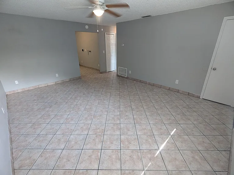 910 S Center St #6 — Photo 9
