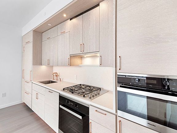 4th image of 138 Willoughby St #36H