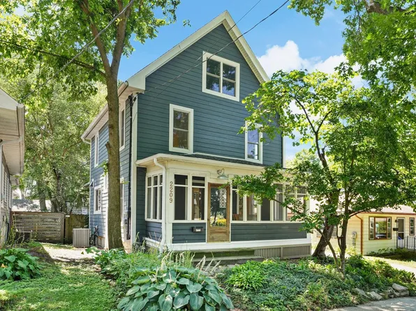 2209 Oakridge Ave, Madison, WI 53704