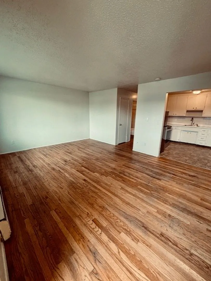 Eden Roc Apartments #2 — Photo 3