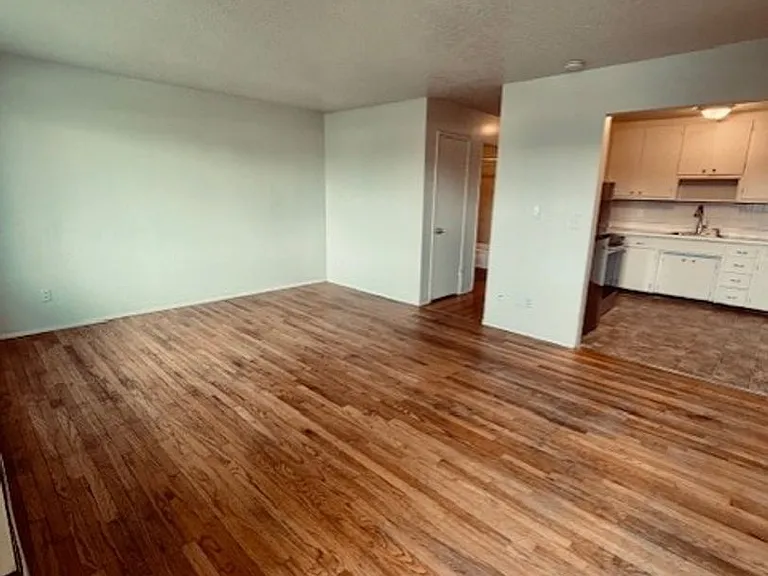 5001 S Thistle St — Photo 6