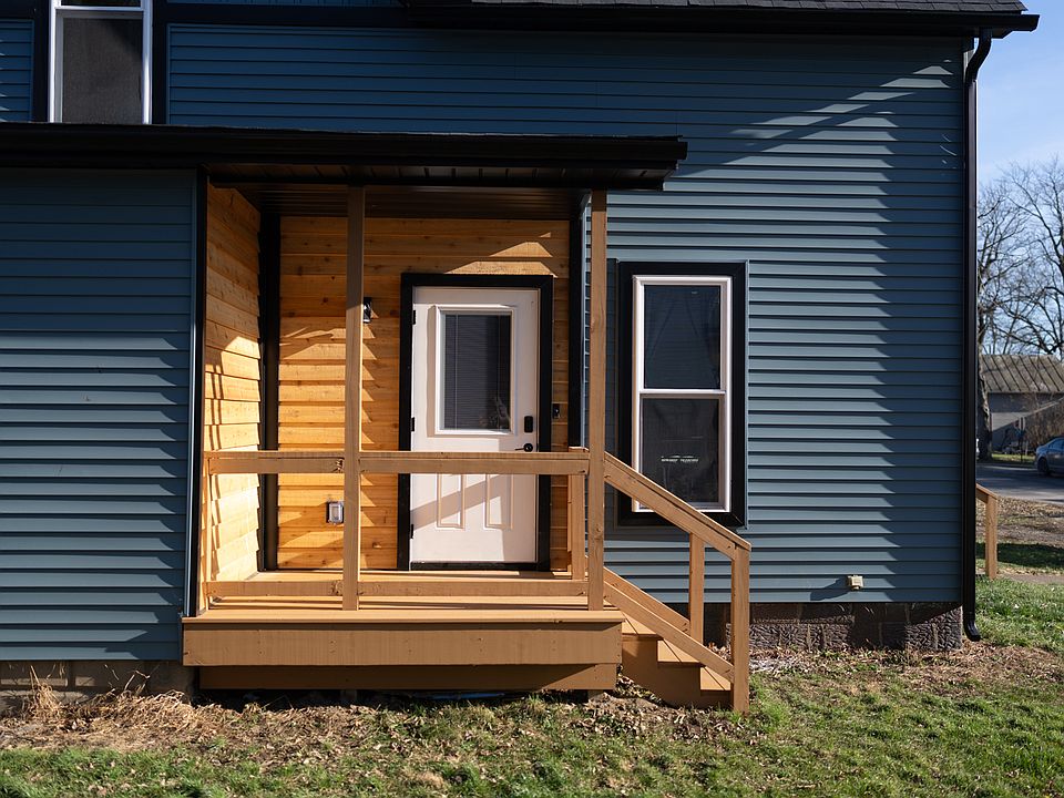 Side of house entry off the yard - covered porch with automatic lights for convenience