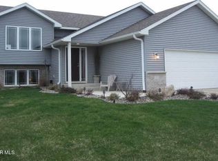 5519 Weatherstone Ln NW, Rochester, MN 55901