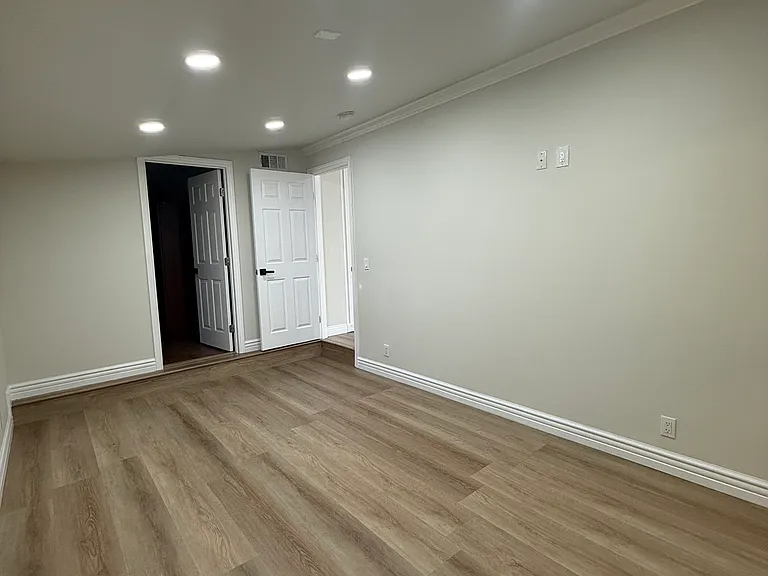 1125 Stanley Ave — Photo 9