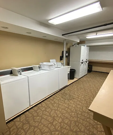 829 W Cornelia Ave #2W — Photo 17